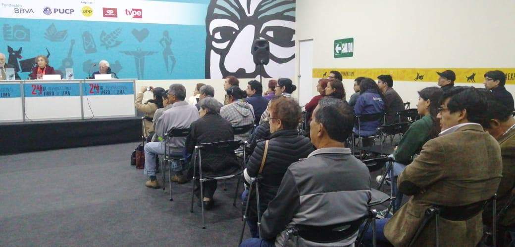 FondoEditUNMSM's tweet photo. Gracias a todos los que asistieron a la presentación de ayer, en la #FILLima2019, de «Presencia italiana en el arte peruano del siglo XX» de Nanda Leonardini Herane.
Recuerden que pueden encontrar este y otros de nuestros #libros en el #Stand183.
#ExperienciaFIL https://t.co/1gmVGkJpSQ
