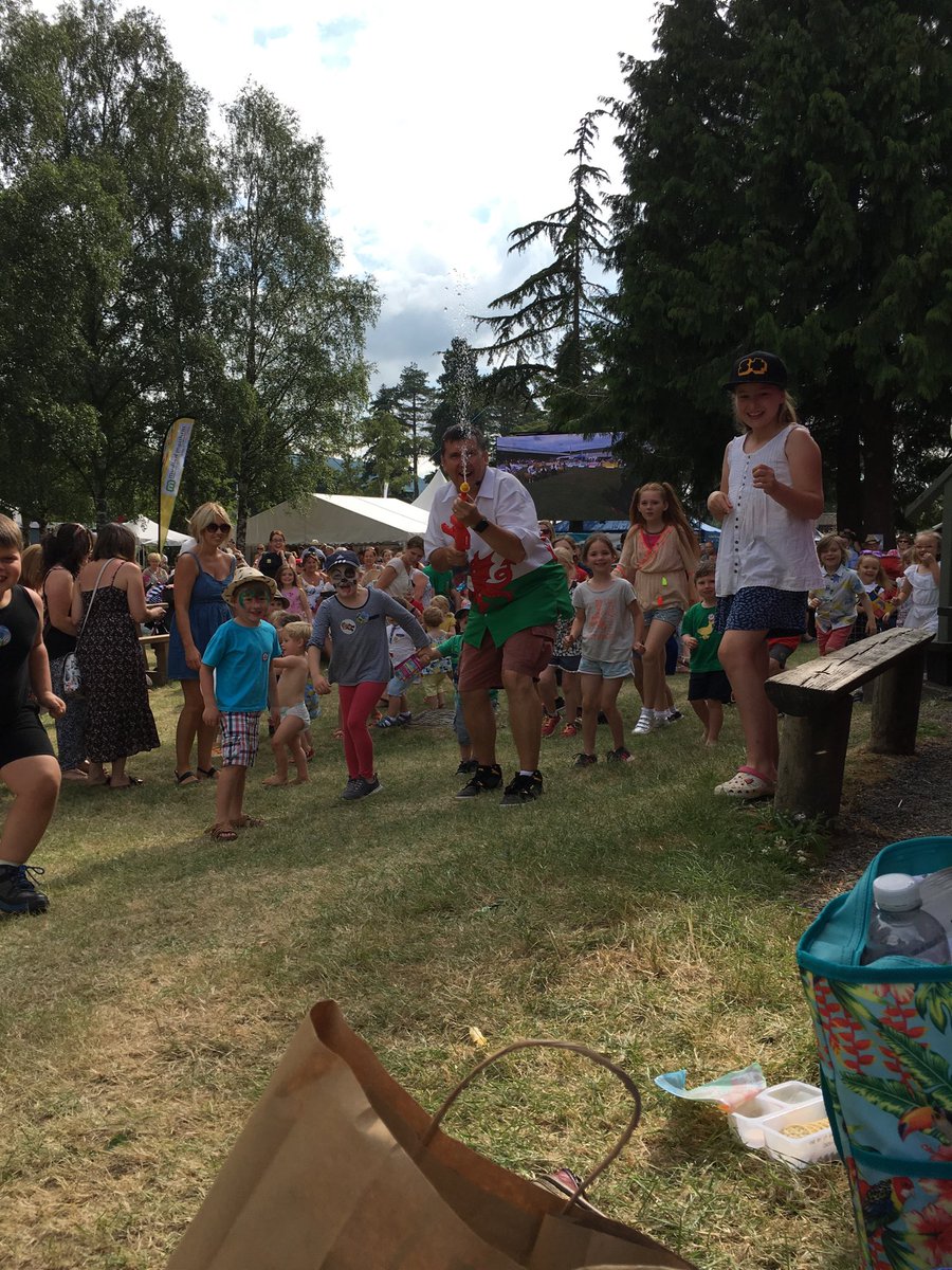 ⁦<a href="/MartynGeraint/">Martyn Geraint</a>⁩ diolch am y socad yn y sioe - neis iawn. Plant wedi mwynhau!