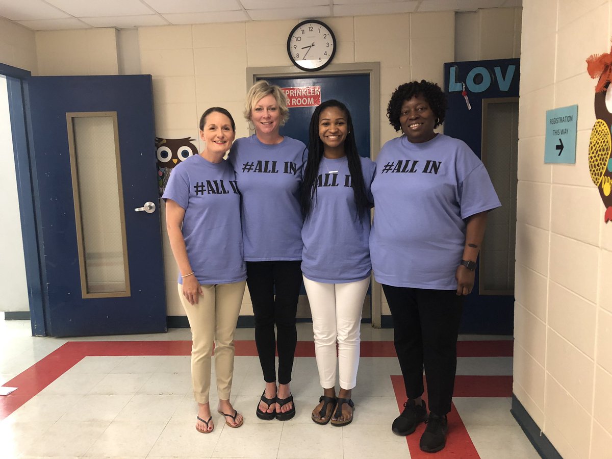 jmose_1's tweet photo. 5th Grade teachers ready for the #firstday  @FondeElementary @MobilePublicSch @empowermcpss #fondefamilies #AllinatFonde https://t.co/oXNODrdM2O