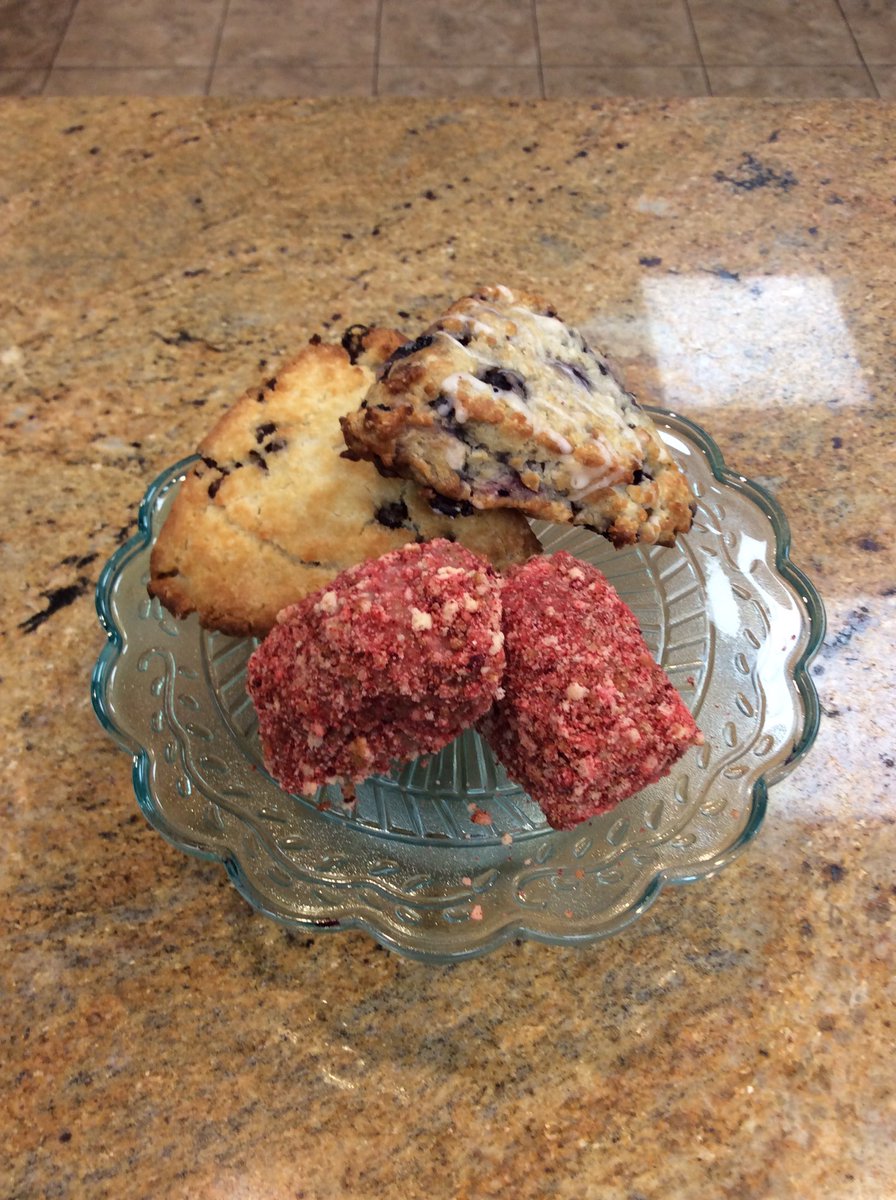 LezzaBakery's tweet photo. Come enjoy this beautiful, sunny summer day with one of our newest breakfast treats! In store today are chocolate chip scones, iced blueberry scones, and strawberry shortcake donut holes! 😮 yep you read that right, STRAWBERRY SHORTCAKE DONUT HOLE!🍓 https://t.co/kwwmMM61gv