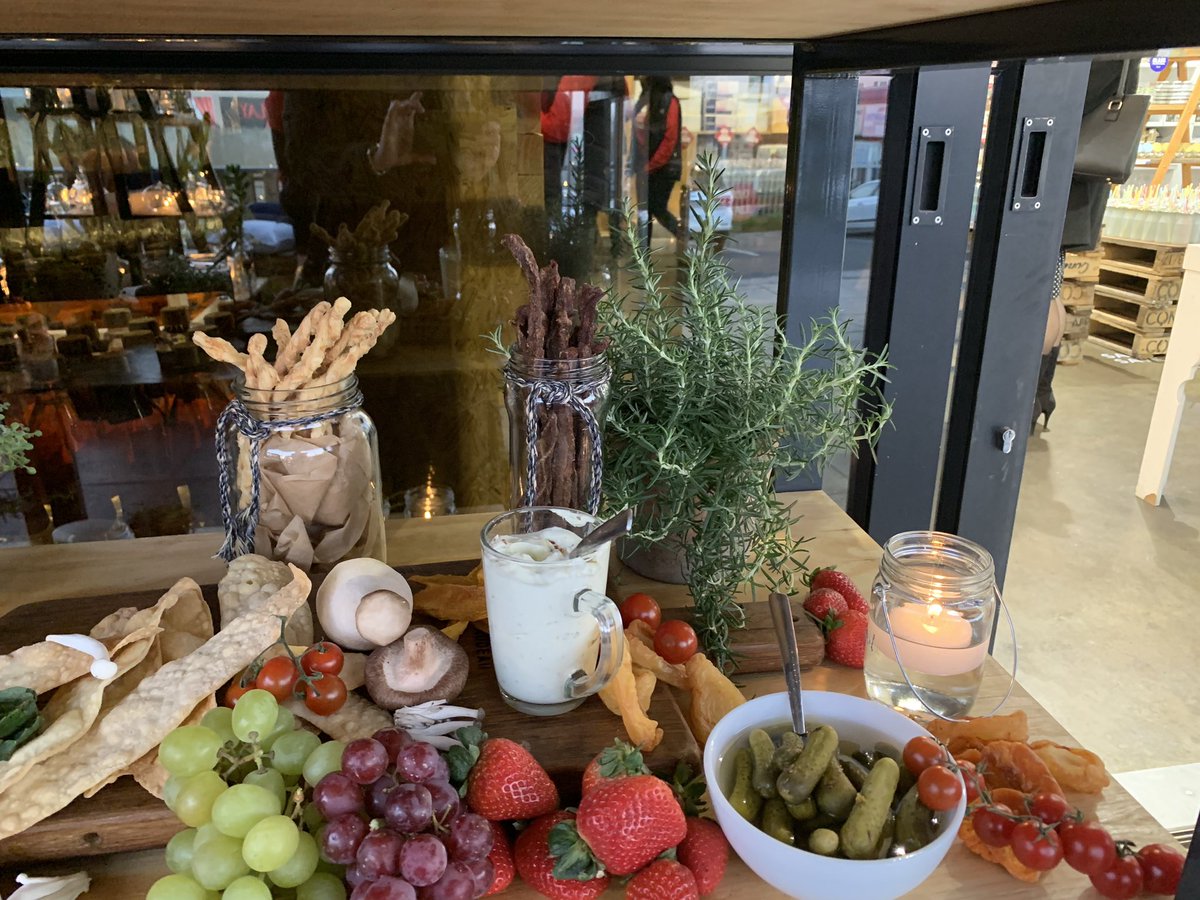 Feestelikheid op ‘n koue aand by die #consol skemerkelkie in Woodmead. <a href="/rooi_rose/">rooi rose</a> <a href="/caxton/">Caxton</a>