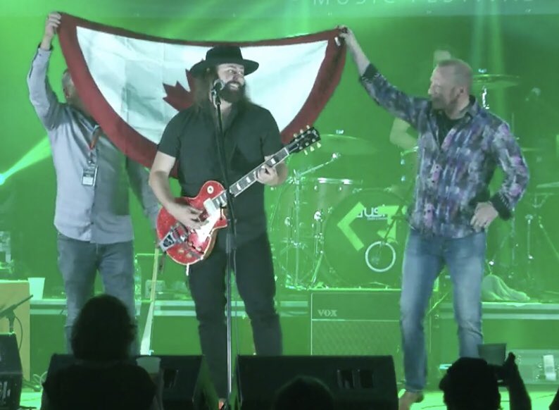 Fun Country Wild moment from CJ Solar’s performance of his highest Billboard country single, American Girls on Saturday!  Rolling Stone Magazine’s “20 artists that you need to know right now!” Safe to say that his future looks very bright on both sides of the border. 💥🇺🇸🇨🇦💥