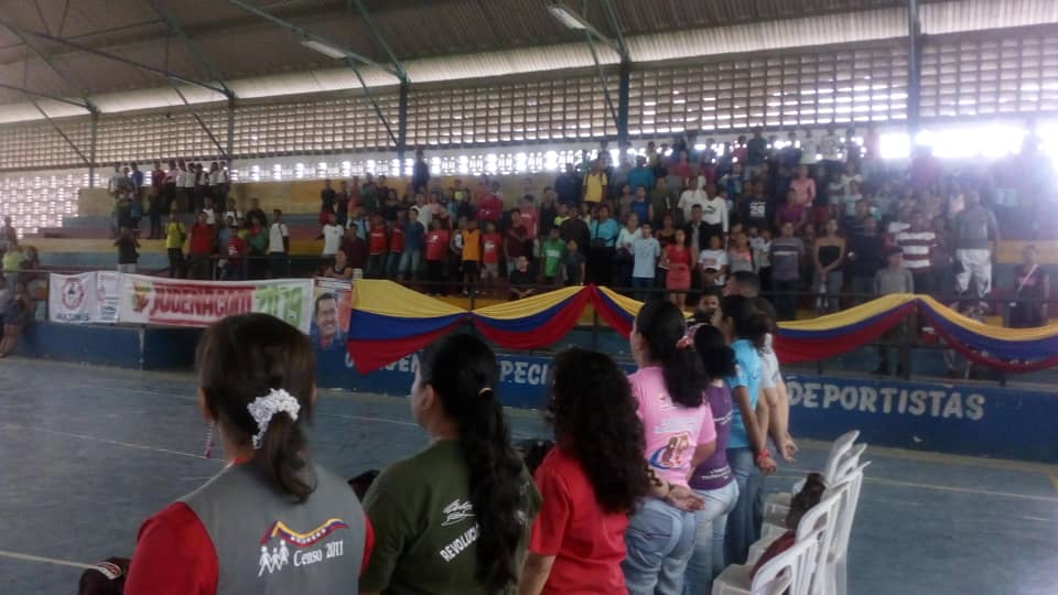 #Amazonas #Deportes⚽️ | 🏋️🤾🤼 Con alegría y entusiasmo se  inauguraron los Juegos Deportivos Nacionales Comunales #JUDENACOM2019 desde el Gimnasio Enrique Ramos Cordero, Leer más ⏩ facebook.com/14180426151665…

#AmazonasIndetenible #CampañaLibertadoraSimónBolivar✊🇻🇪