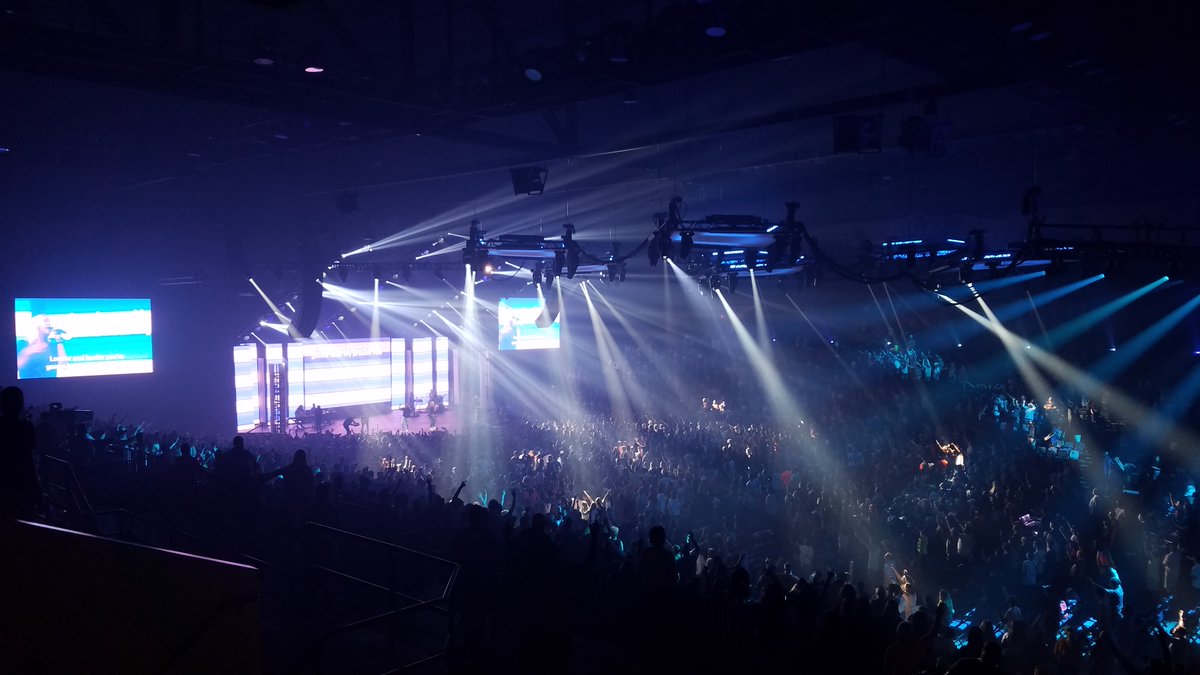 ExpMorris's tweet photo. Taking in the view at Newspring π // Production: 46 Entertainment πΈ: Steven Morgan https://t.co/boseL7gObv