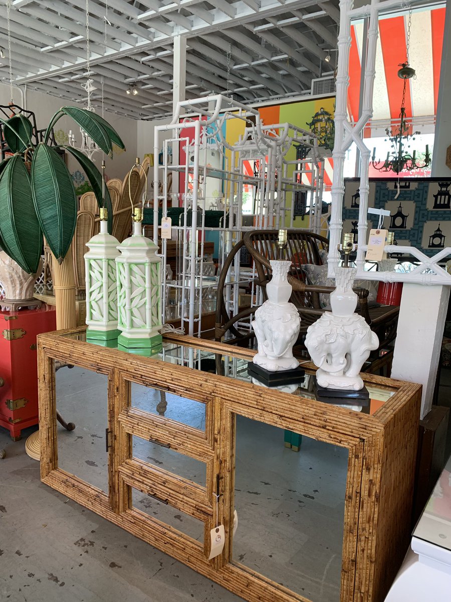 CIRCAWHO's tweet photo. Good morning Circa Who!
#hollywoodregency #design #designers #palmbeach #pencilreed #console #vintagelamps
#elephant #vintagefurniture #islandstyle #bahamas #miamistyle #resalefurniture #mirrors #mariolopeztorres
#westpalmbeach #Hamptons #savannahstyle #northwood https://t.co/aq8g4SLahn