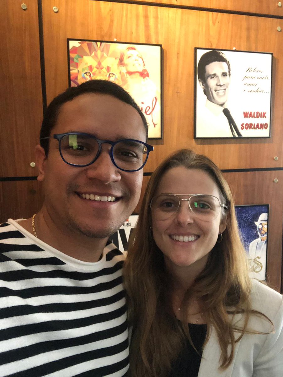 cubodeideias's tweet photo. Hoje o nosso diretor Raphael Rios esteve na sede da @umusicbrasil, para acertar algumas estratégias de lançamento do nosso cliente @felipearaujo_fa. Em breve teremos novidades. Aguardem!

#CuboDeIdeias #FelipeAraújo #UniversalMusic https://t.co/AG0WoM9iIy