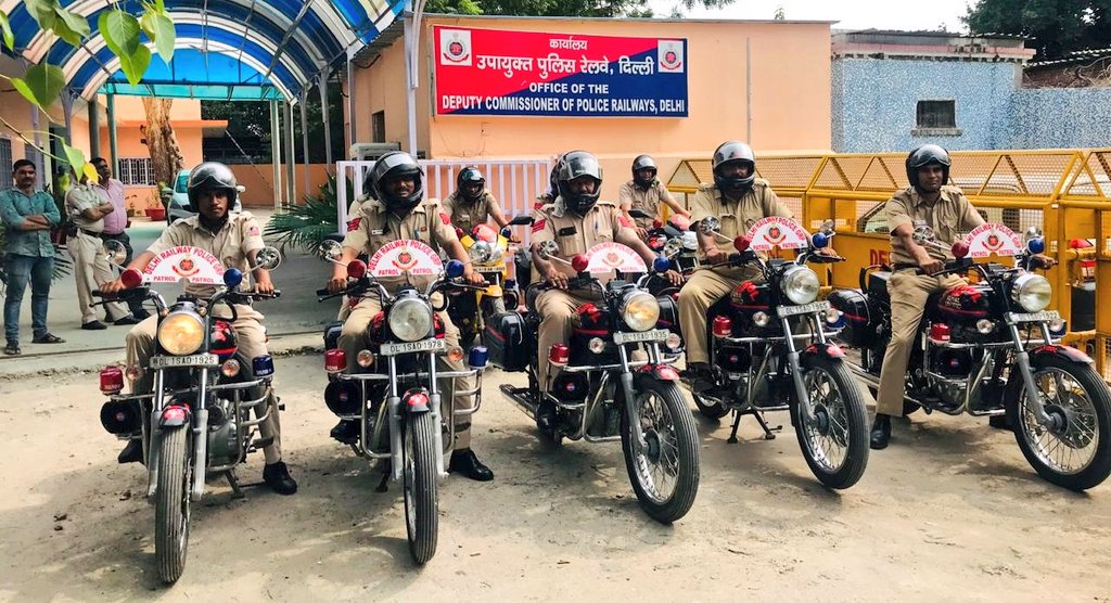 Railway stations in Delhi get their first bike patrolling squad to check on street crime: <a href="/DCPDelhiRailway/">DCP RAILWAYS DELHI</a> . If pulled off well, <a href="/DelhiPolice/">Delhi Police</a> will curb the menace of snatching and robbery reported from near stations.