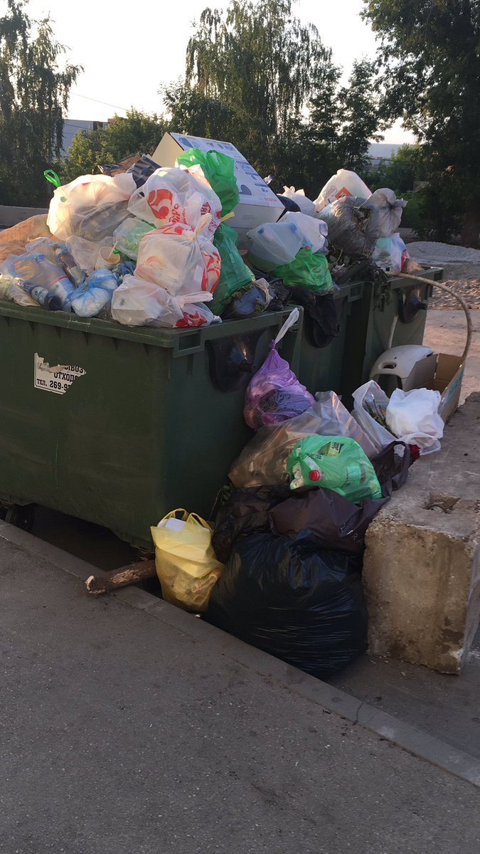 На Лейтенанта Шмидта 10 мусор не вывозился несколько дней <a href="/ecostr_ru/">ЭкоСтройРесурс</a>