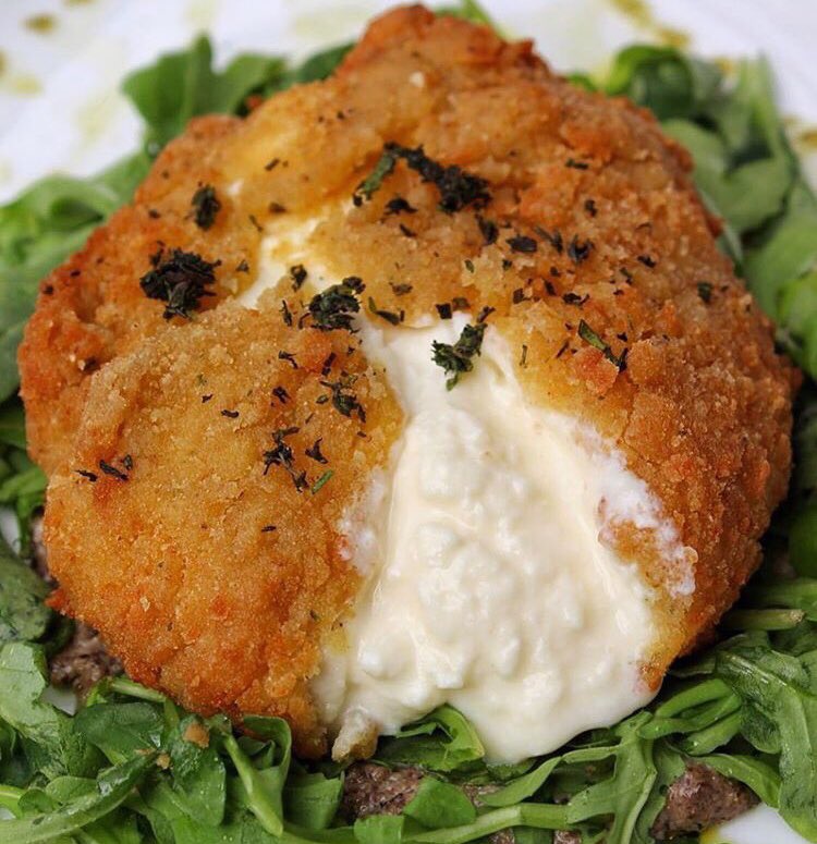 Would you choose 𝗙𝗿𝗶𝗲𝘀 𝗰𝗼𝘃𝗲𝗿𝗲𝗱 𝗶𝗻 𝗰𝗵𝗲𝗲𝘀𝗲 OR 𝗙𝗿𝗶𝗲𝗱 𝗯𝘂𝗿𝗿𝗮𝘁𝗮 𝗰𝗵𝗲𝗲𝘀𝗲 𝘄𝗶𝘁𝗵 𝘁𝗿𝘂𝗳𝗳𝗹𝗲 𝗼𝗶𝗹⁉️
RETWEET for the cheesy fries and LIKE for the fried burrata cheese ⬇️
@nycfoodcoma @forkmeetsfood 

#WednesdayWisdom #WednesdayMotivation