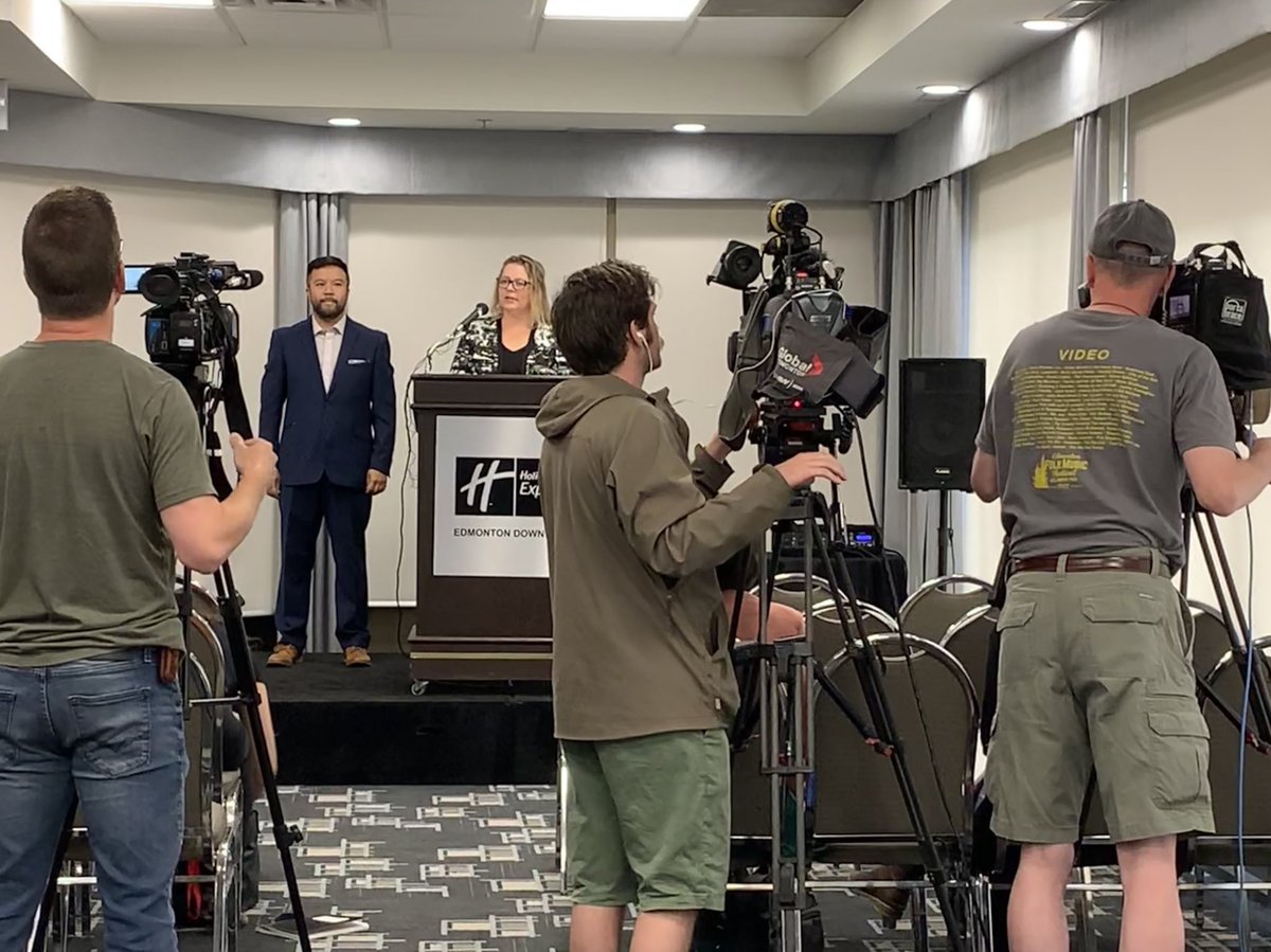 A live shot from the @CSMLS press conference in Edmonton. Advocating for the need for investment into lab services to better meet the needs of Alberta’s patients. #WeAreLab