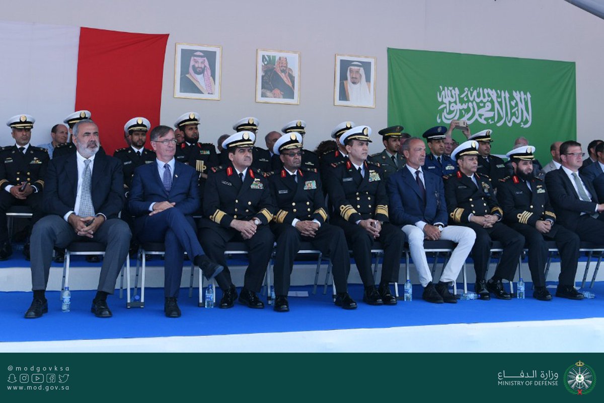 وزارة الدفاع تدشن الزورق الأول والثاني لمشروع الزوارق السریعة للقوات البحرية الملكية السعودية EAQQd1PWsAIJh77