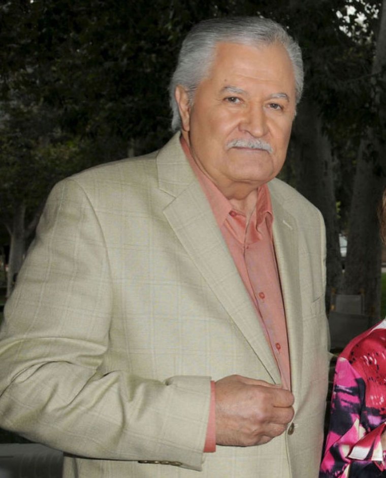 Hoje é aniversário do papai da Jennifer! Happy bday Mr. John Aniston! Have a beautiful day! 