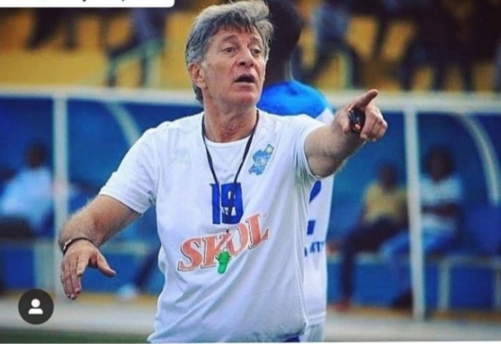 rayon_sports's tweet photo. @rayon_sports inejejwe no gutangaza ko imaze kongerera amasezerano y'umwaka umwe umunya-Brazil Robertinho.
Uyu mutoza mukuru niwe uzakoresha imyitozo ku munsi w'ejo.
#WeAreGikundiro! https://t.co/BwJY2U437D