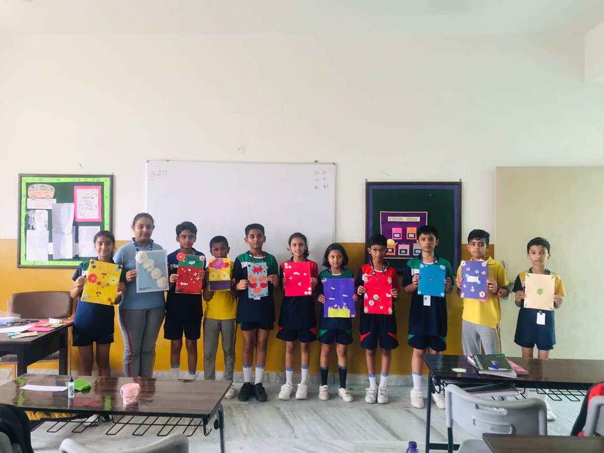 Nalini8vikram's tweet photo. The world belongs to the energetic and creative ...
Emerson
#RgsLitterati
#Day3
#GradeVI activity
#designingbook cover
@supritichauhan
@koyelishahid
@LataSin43185392
@swetaraghav
@nehasingh_shash
@KanupsKumar https://t.co/i8GJjZHOcu