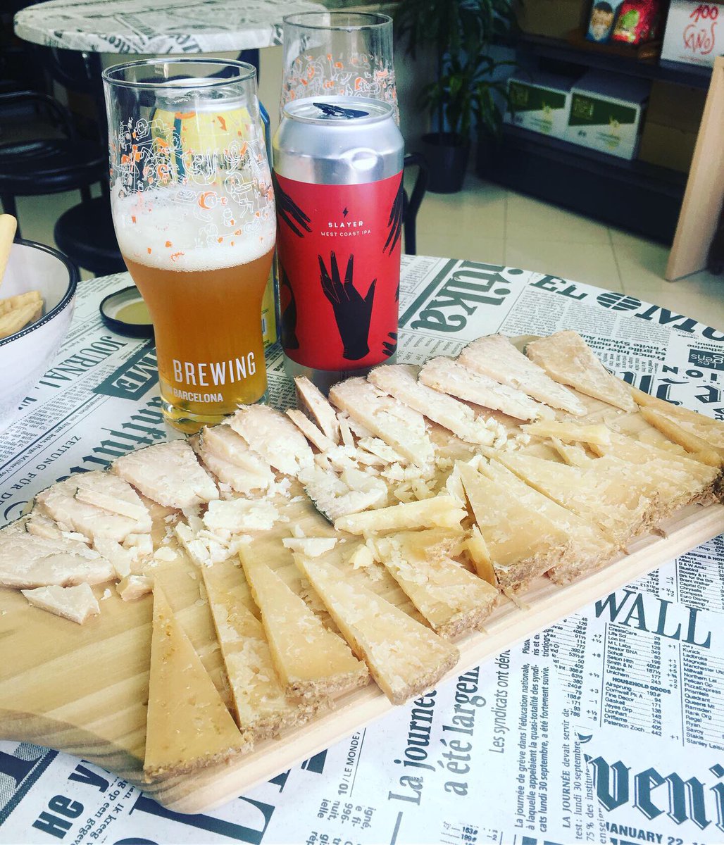 Markus_Beer84's tweet image. West Coast Ipa en esta ocasión by @GarageBeerCo de la que viene fenomenal acompañar con algún quesito 🧀 artesanal seleccionado por @Picnik_Artisan .

#Miércoles malagueño caluroso pero le ponemos solución 🥳🍻.

#Picnik #craftbeer #cerveza #beerlover #beerlovers #beerhunter 🍻🍻