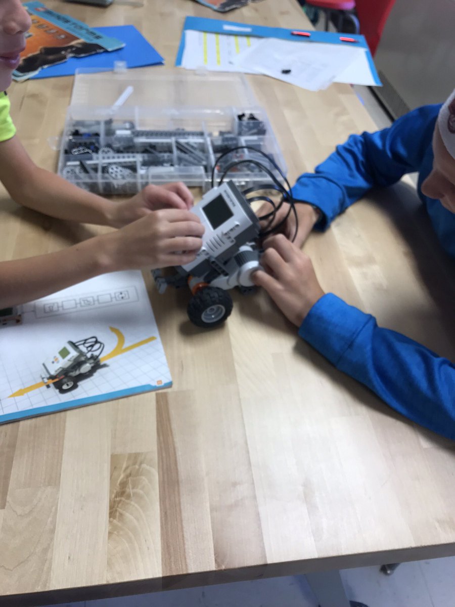 meyer_aly2's tweet photo. Intently building and coding our LEGO Mindstorms!  #SGSummerSTEAM #STEAM #Coding #LEGOMindstorms https://t.co/BKxOTlr2bG