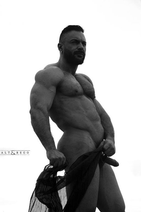 Alone in a desert 
#gaybodybuilder #malemodel #hardon #dick #desert https://t.co/nzOy9fCIzQ