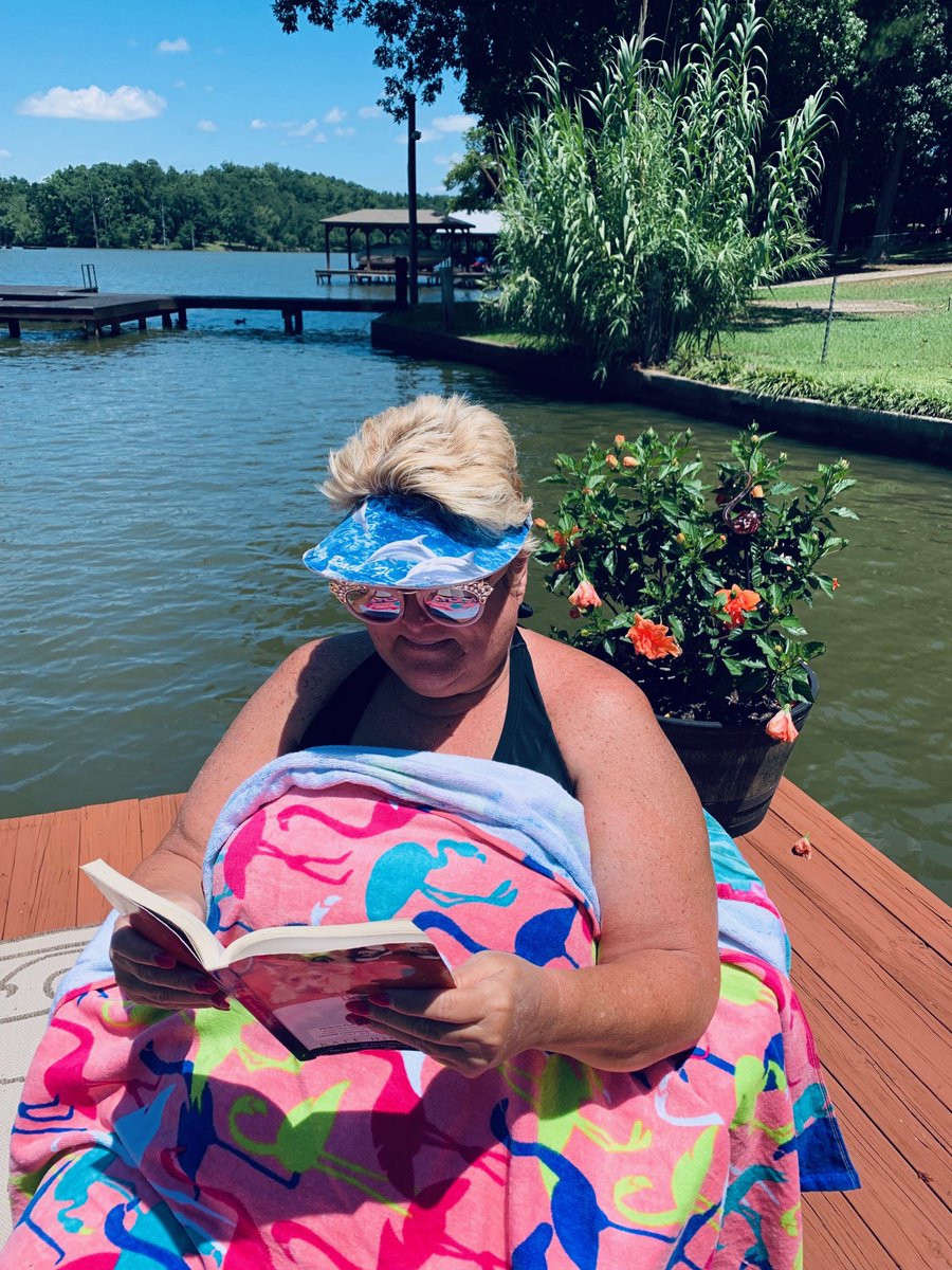 MsATriplett's tweet photo. Summer Reading by the lake!!#bestever#BecauseofWinnDixie#dontwanttogobacktowork#HFSummerSelfieChallenge https://t.co/95iplFAXCG