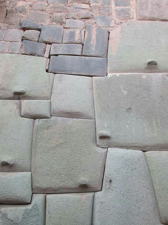 So then why do we see this in Peru? Clearly the bottom layers are more sophisticated. I believe we are seeing that the Incan people attempted to repair these walls that were already in place when they arrived. A pre-Incan civilization that for some reason has been forgotten.
