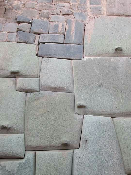 So then why do we see this in Peru? Clearly the bottom layers are more sophisticated. I believe we are seeing that the Incan people attempted to repair these walls that were already in place when they arrived. A pre-Incan civilization that for some reason has been forgotten.