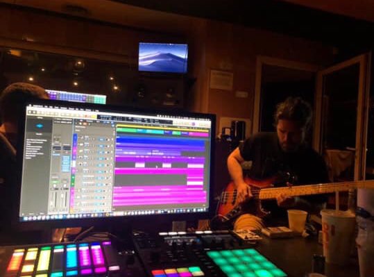 Kyo_sphere's tweet photo. 🚨@KYO_officiel en Studio ces derniers jours

#nouvellechanson #prochainsingle #kyo 

Crédit photos @boxsta

Plus de photos à voir ici ➡️ https://t.co/SSFh6UFVrd https://t.co/hvn8uIIzHz