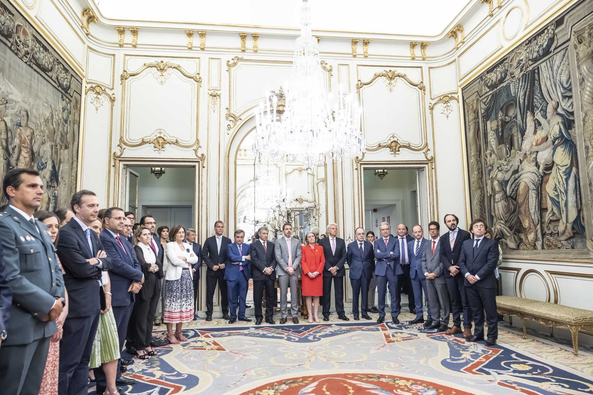 JosepBorrellF's tweet photo. Hoy hemos condecorado a los negociadores españoles del #Brexit. Quiero agradecerles el gran esfuerzo y su contribución a la defensa de los intereses de #España en un proceso negociador muy complejo y, en especial, lo conseguido con respecto a #Gibraltar y el tratado fiscal. https://t.co/8g590bycVA