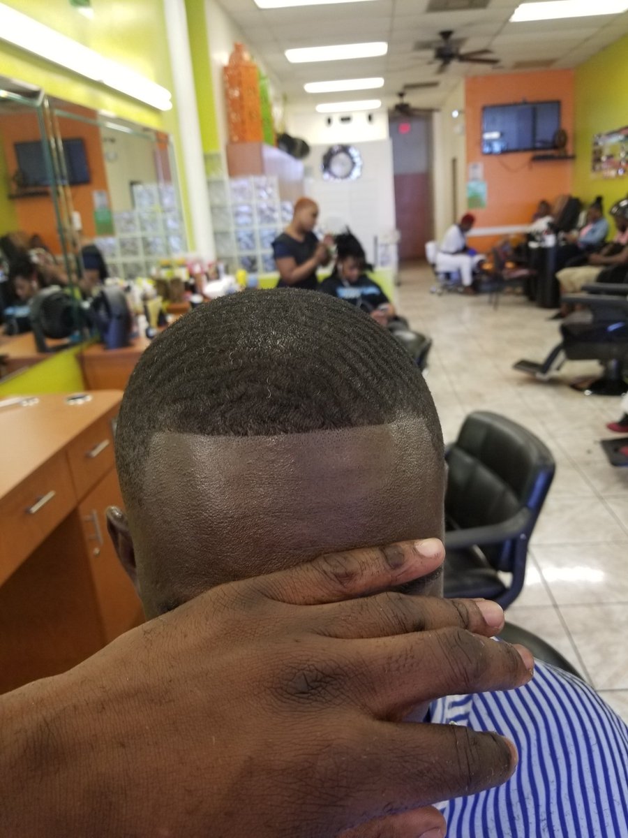 YoungDr3zzy's tweet photo. 🚨💈set appointments now💈🚨
#Get'emRight #clippermagic #fadedcut #baldfadecut #buttakutz #lauderhillbarber #browardbarber #dadebarber #southfloridabarber #barberlove #barberlife #barbercreativity #barbershop #barberconnects #buttakutsbarbershop #barberlive https://t.co/d84AkBkVOm
