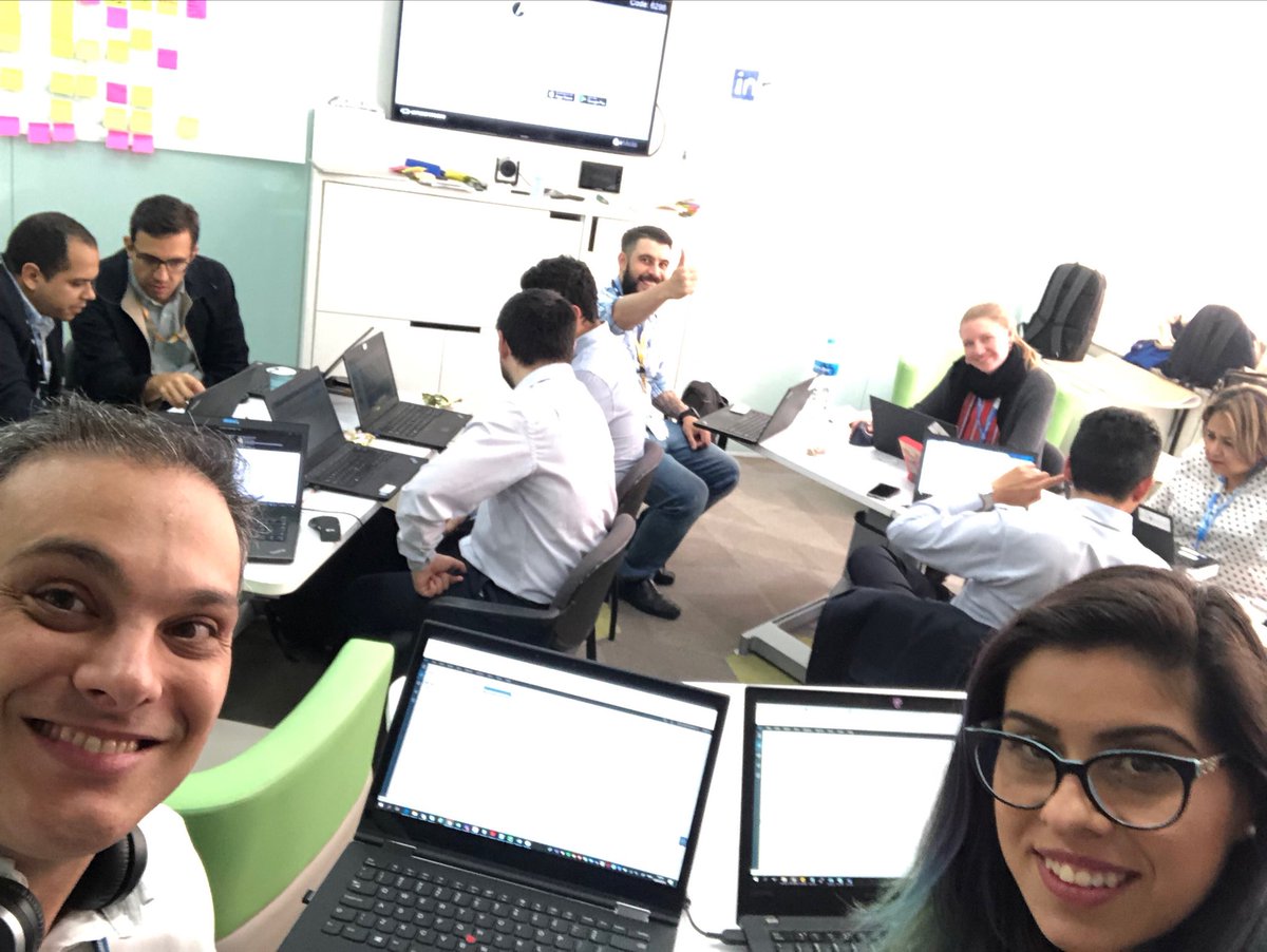 edson_thomaz's tweet photo. Team 27 on #SAPInnovatorChallenge!!
#LearningByDoing #LearninLab #InsideSAP #PeopleOfSAP #SAP https://t.co/eKE0nYYbTo