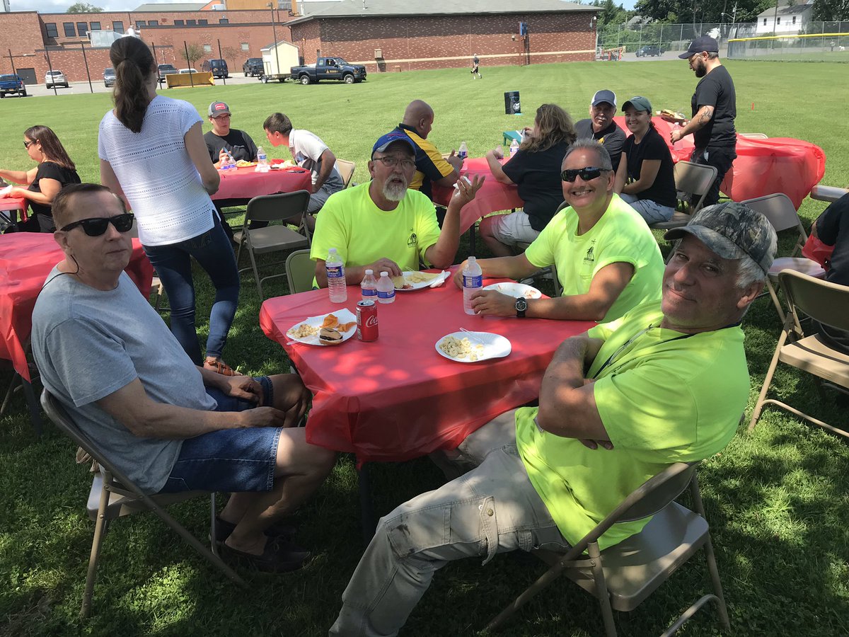 AaronJohnsonWI's tweet photo. The perfect day for our @WestIrondequoit summer staff picnic. Great eats and fun times connecting with one another. #WIpeakperformance starts here! https://t.co/9tMZAd47zp