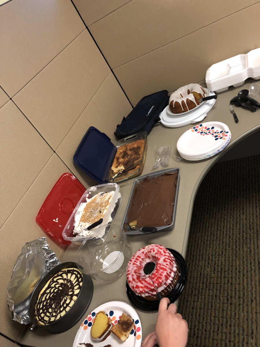 jlock254's tweet photo. When your team decides that we need a cake day and your boss buys lunch and brings gifts...totally makes for a great Wednesday😜 https://t.co/bliPNsgSI1