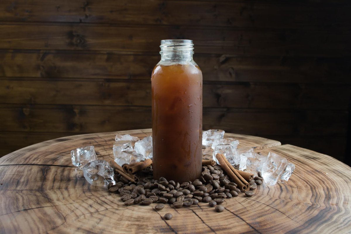 ChooseGlass's tweet image. #Glass bottles &amp;amp; jars require no chemical liner that can interact with food and beverages to affect taste &amp;amp; safety. If it’s not in glass, it’s in plastic. #ChooseGlass #PlasticFreeJuly