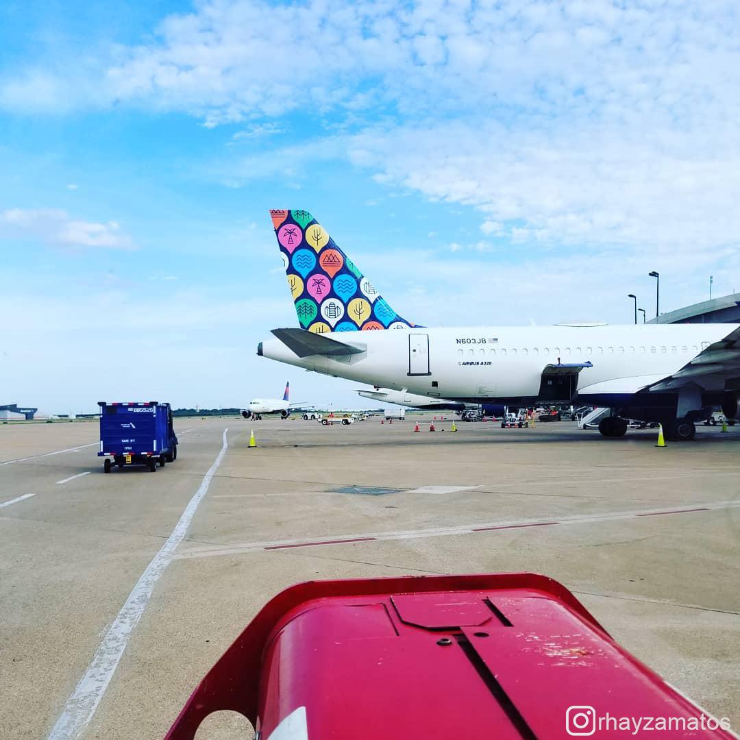 DFWAirport's tweet image. 🌴🏔 This @Jetblue Vacations livery has us thinking about our next trip. Where will your next flight take you?