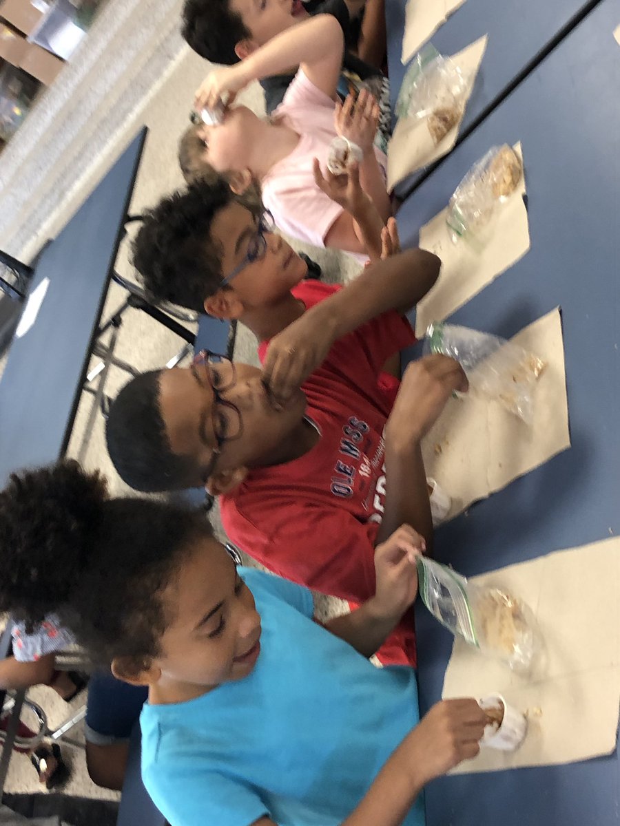 2Poole2's tweet image. Smore on a stick! @CumberlandCoSch  @advocate_1 @tinabaker1970 #litnccs #campauman2019 #2019ccsrtacamp