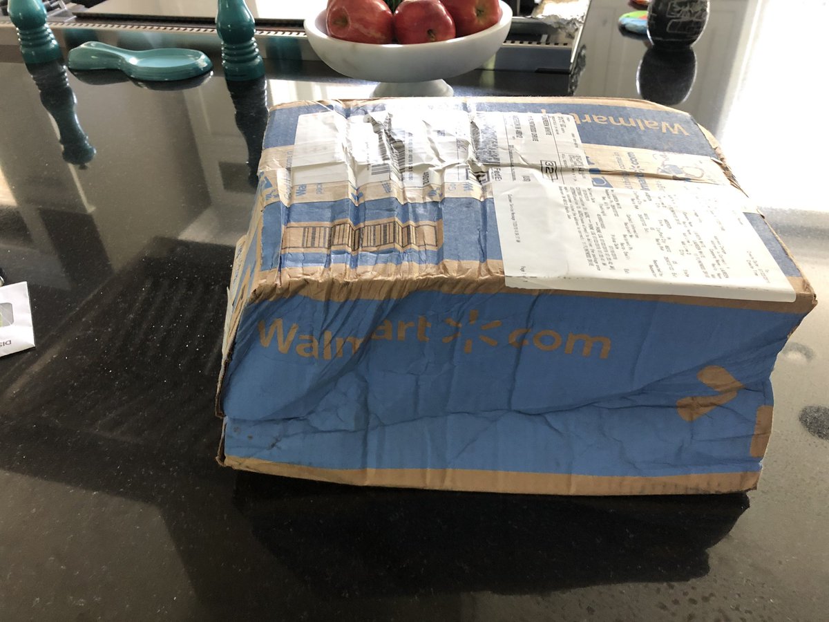 lrwht's tweet photo. Special shout out to the FedEx driver who first could not locate my house for 3 days the delivered my package like this. https://t.co/iJYwYaRcAm