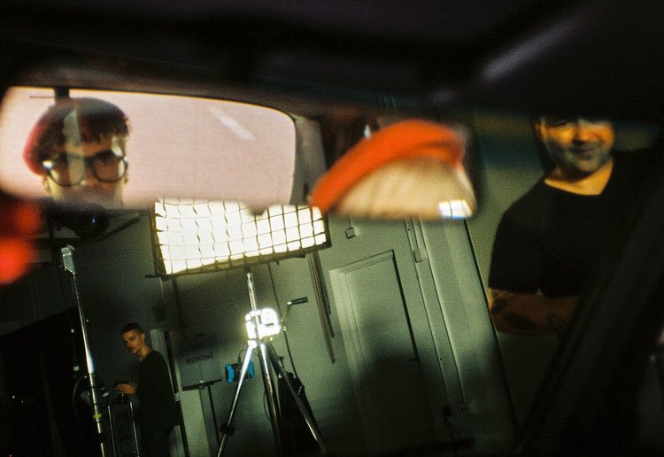New photos of Paramore from the sect of the Told You So musix video.

📸: zac farro