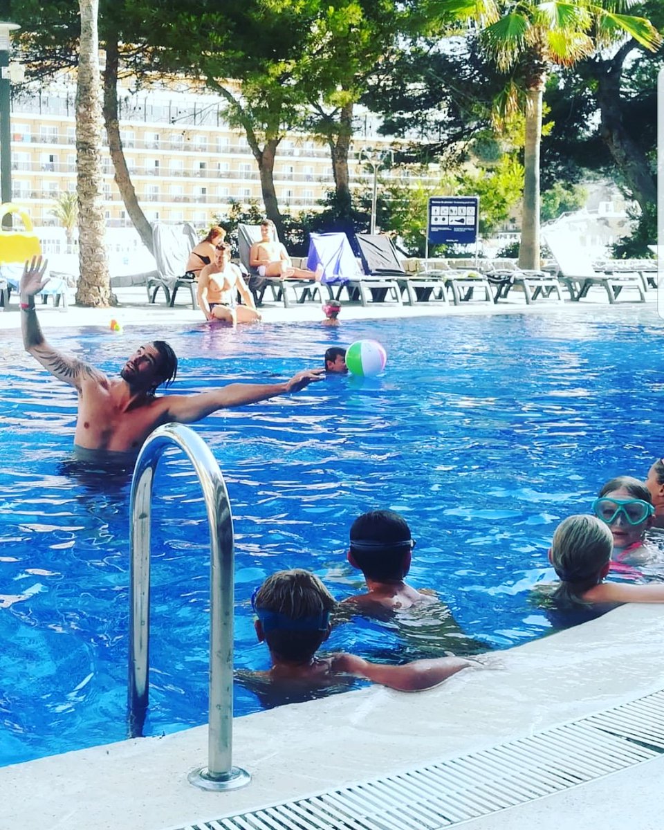 Quand je transmets mon amour pour la natation aux enfants en vacances @oclub_officiel de Majorque, merci @ovoyages pour ce bon moment...