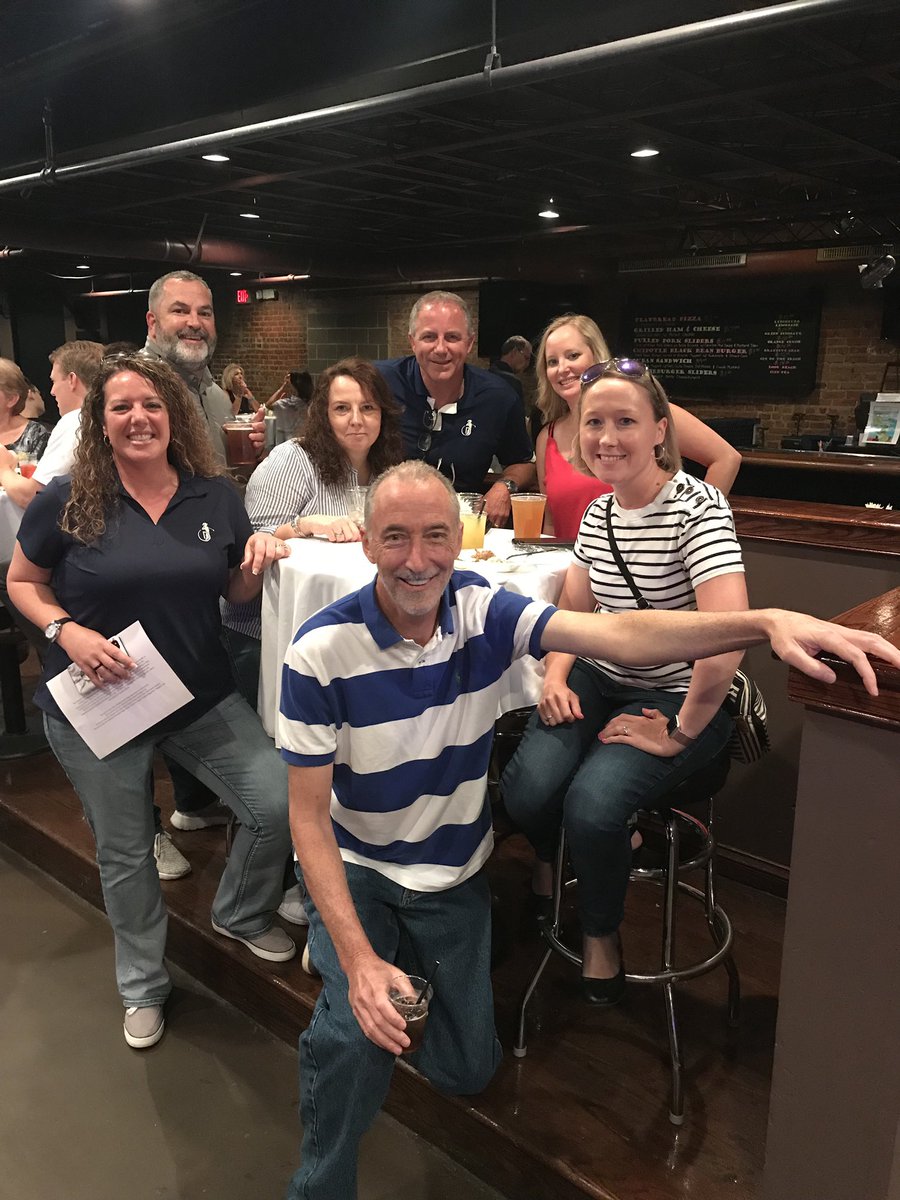 amanda_foley1's tweet photo. The team that works hard and plays harder.  Capping off our budget meetings at #DiamondLive with @DanAndShay!  #EastRegion #ResortOps #LifeAtDiamond @diamondresorts https://t.co/dUqfiNXXc9