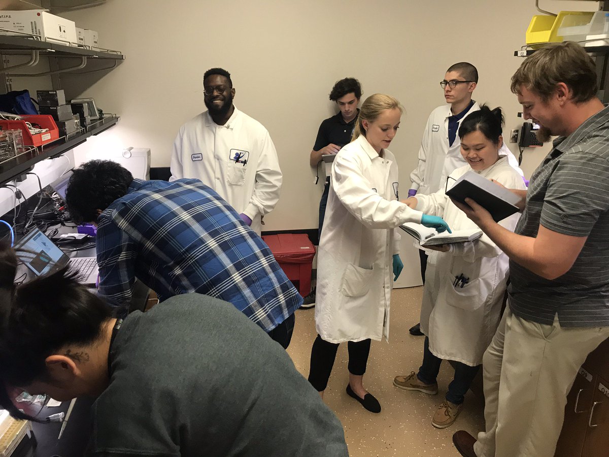 sestahl21's tweet photo. The whole #NASA microbiology lab was excited to prep our first #voltrax DNA sequencing library with @mitenjain @nanopore @NASA_Johnson https://t.co/PvL6ayTev3