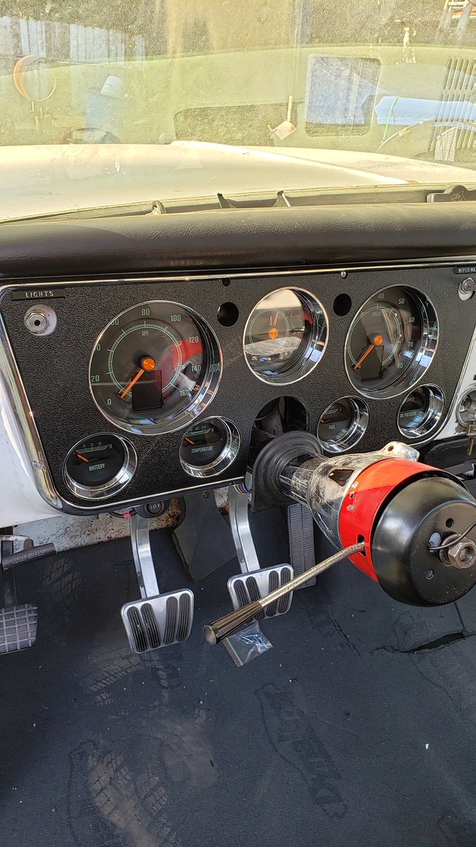 shannonc30's tweet image. Got the seats mocked in and the @DakotaDigital instrument panel and modules all hooked up. Im starting to kind of envy this truck. Its gonna be nice when done.
#classicchevy #LSpowered #squarebody