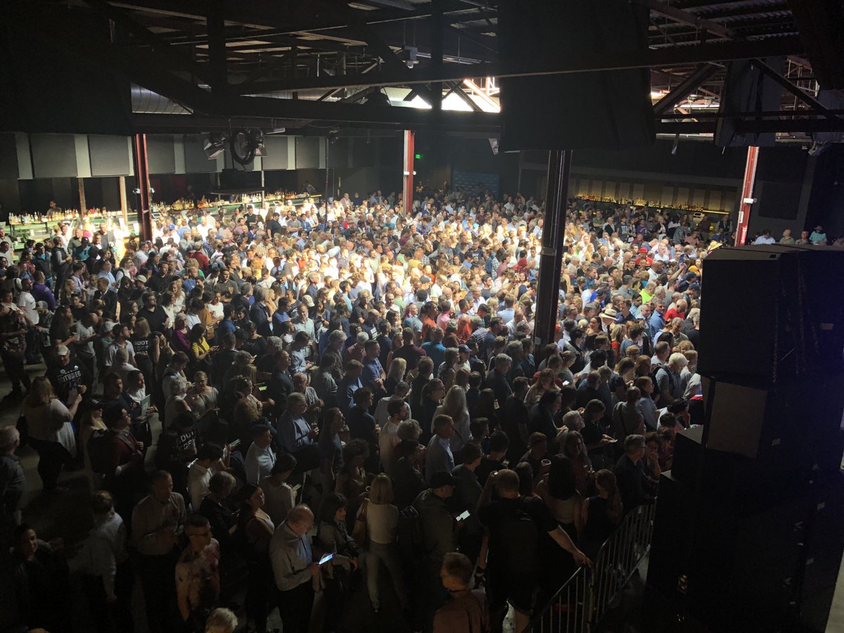 Lis_Smith's tweet photo. Wow- 1800 person 5 pm crowd for @petebuttigieg in San Francisco right now. Biggest grassroots fundraising event we have held this entire campaign—> https://t.co/tXEawlaWhf