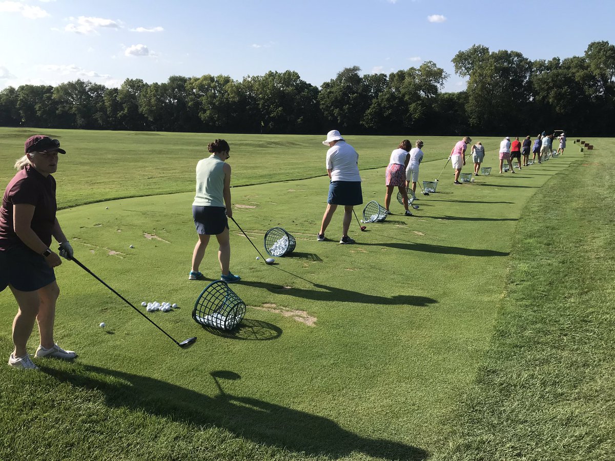 JakeHoustonGolf's tweet photo. Great turn out for our 4th Sip & Swing tonight! Exciting to see our experienced lady golfers as well as a bunch of new golfers participating! #springfieldoh #springfieldcc #scc #greaterspringfield https://t.co/duuL6pesYS