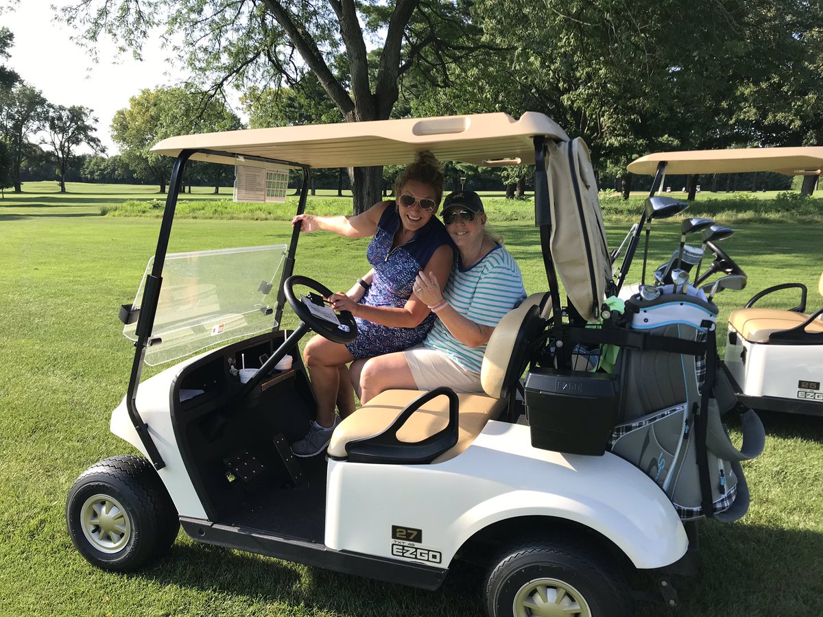 JakeHoustonGolf's tweet photo. Great turn out for our 4th Sip & Swing tonight! Exciting to see our experienced lady golfers as well as a bunch of new golfers participating! #springfieldoh #springfieldcc #scc #greaterspringfield https://t.co/duuL6pesYS