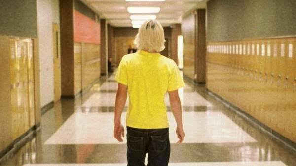 Happy birthday Gus Van Sant. I found Elephant s visuals and pace truly hypnotic. 