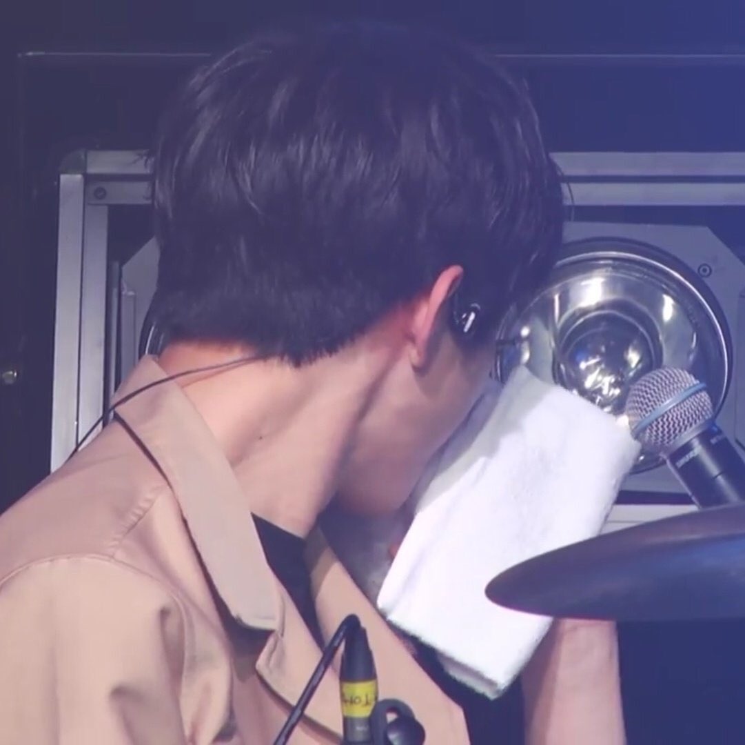 han_feets's tweet photo. #DAY6FirstWin
:')Al fin ellos pidieron obtener su FirstWin estoy tan feliz.
Espero que la gente empiece a reconocer más a Day6 https://t.co/sL8iq4ZMEl