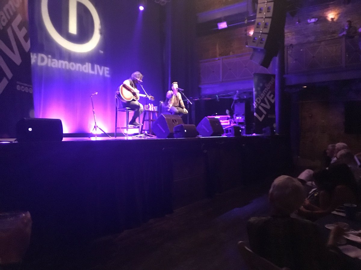 vb_mandy's tweet photo. Oh wow! Amazing private concert for our @diamondresorts  members and guests tonight in the #757! @DanAndShay  @TheVacationDR https://t.co/GiMCS2o8R7