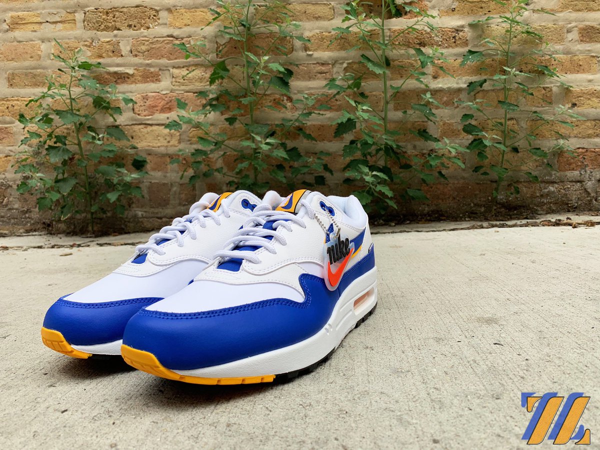 air max 1 se windbreaker on feet