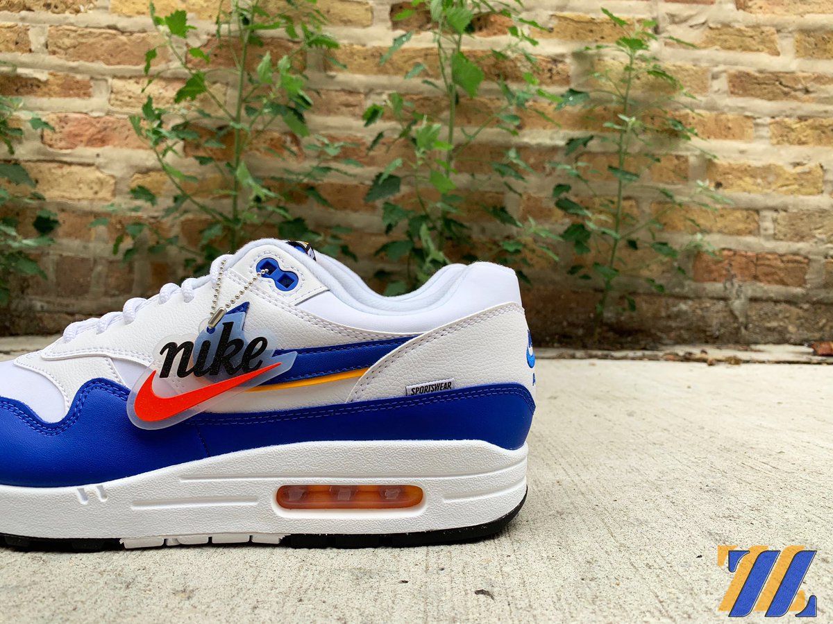 air max 1 se windbreaker on feet