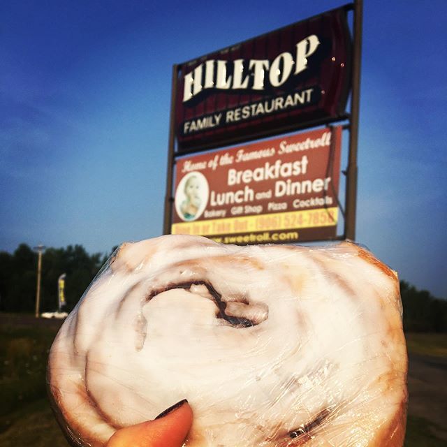 MINIRAMBLE's tweet image. 😋 Could not dream of a better way to start our morning today than breakfast at The Hilltop Restaurant in L’Anse #michigan  Don’t get me wrong... the food is fantastic but we ALL know why we go there. Yummm yumm 😋 These gigantic #sweetrolls are out of… ift.tt/2Yl1uel