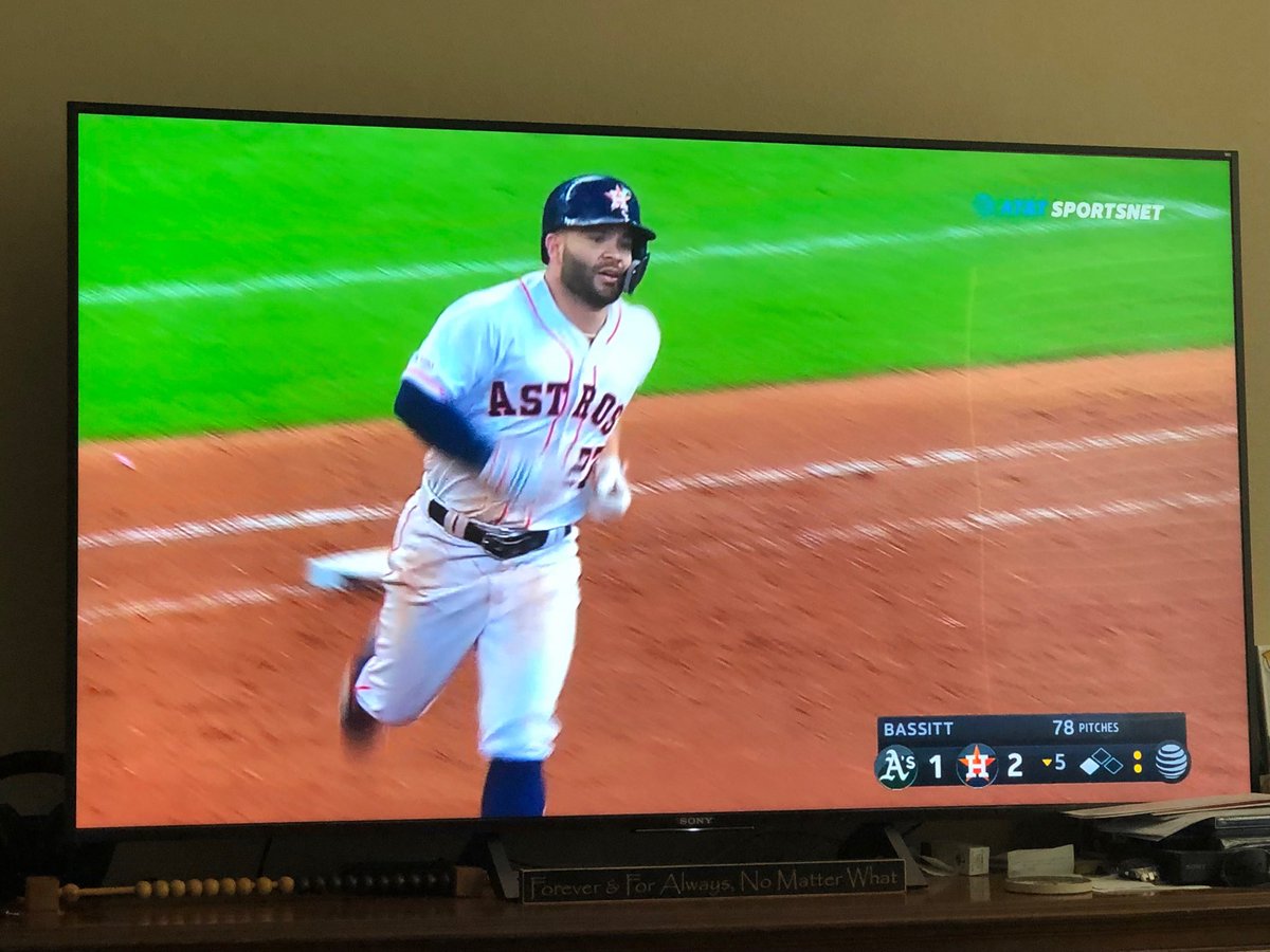 5thcoolgirl's tweet photo. YES!!! Homerun...woot!!!โพ๏ธ #exleytweets #watchingbaseball https://t.co/fB8Y4fac9k