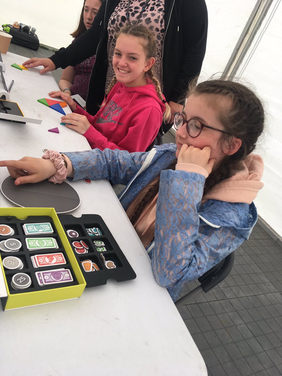 The #DigiDabble workshops today was great thanks to <a href="/NACLibraries/">North Ayrshire Libraries</a> for providing the equipment and facilitating the workshop 📱 💻 

#nayouthfest
#YF19
#DigiDabble